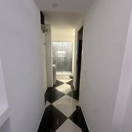 Unique Apartment *